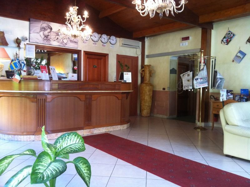 Hotel Federico II Наполи Екстериор снимка