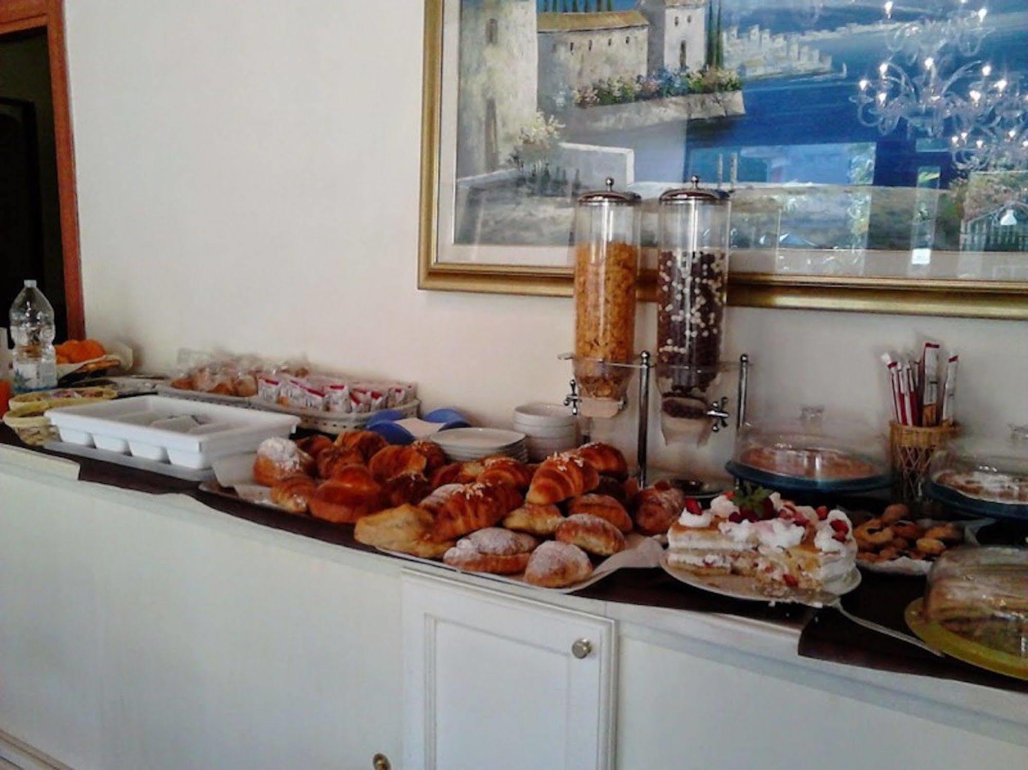 Hotel Federico II Наполи Екстериор снимка